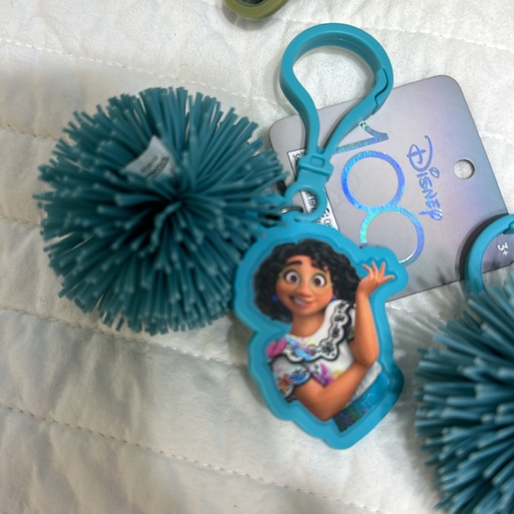 Disney lot 6  100 x Koosh | Encanto  little mermaidKoosh Ball Keychain Clip NWT - Picture 7 of 8